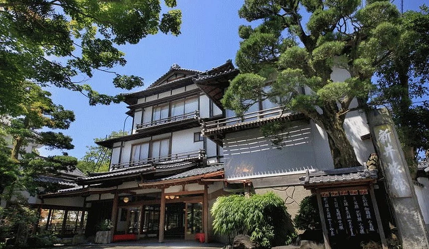 传统日式木造建筑旅馆