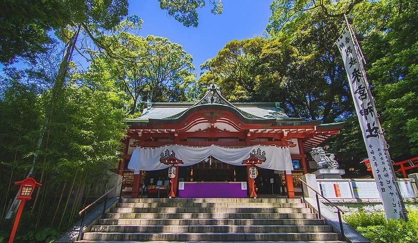 朱红色的神社宫殿