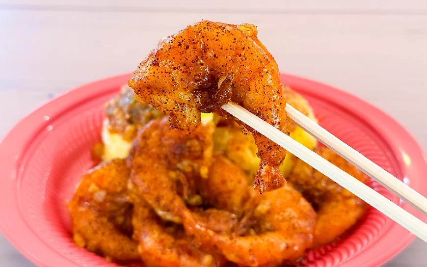 沖繩恩納村「THE GARLIC SHRIMP」料理｜蒜香蝦蝦飯上的蝦子