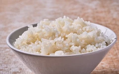 招待白飯一碗
