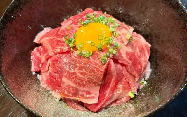 北谷燒肉推薦「肉與銀皿 Wagyu Smash」： 縣產A5和牛壽喜燒與炭火燒肉