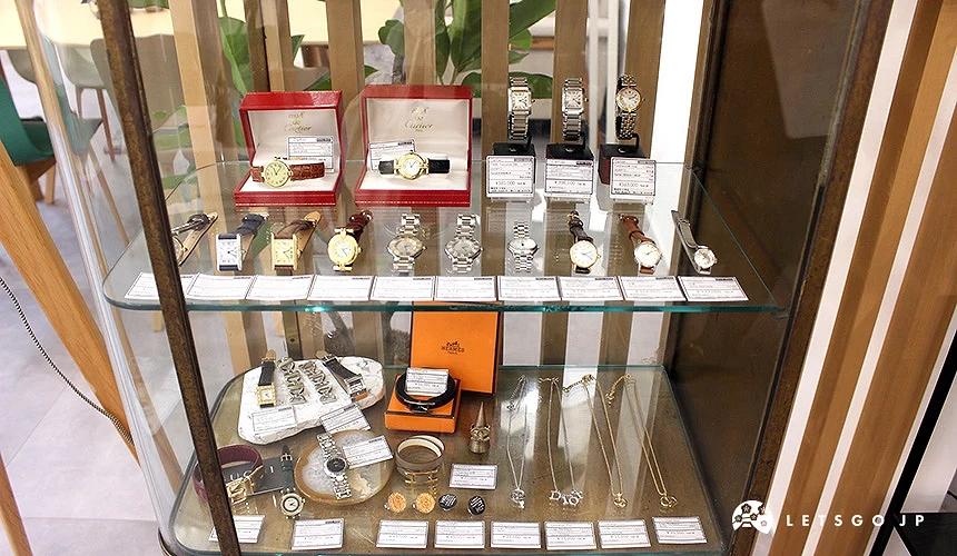 這裡還有名牌古董錶可挖寶,數量有限,售完即止。