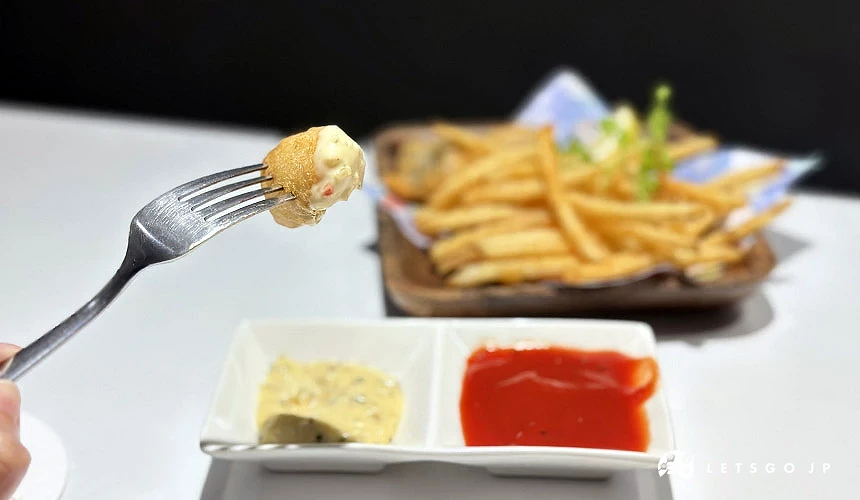 炸魚塊+薯條拼盤,看秀標配