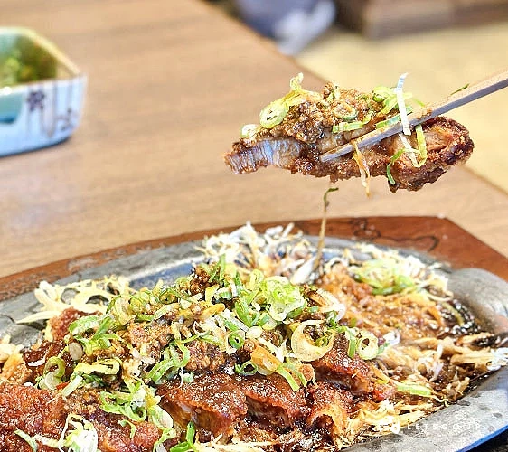 鐵板極上肋眼豬排,豬排厚實有份量