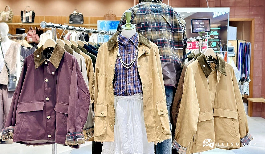 英國品牌「Barbour」2025 秋冬外套,女性款穿搭示範