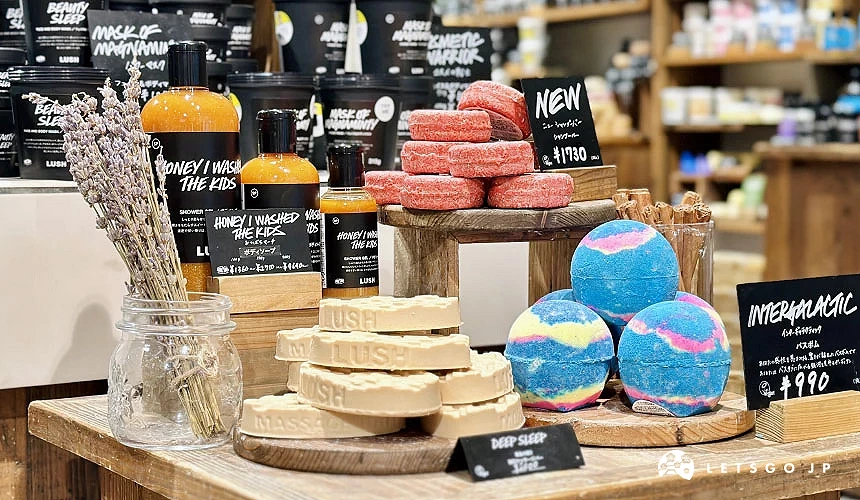 推薦商品:HONEY I WASHED THE KIDS 沐浴乳、DEEP SLEEP 薰衣草按摩吧、肉桂洗髮皂、INTERGALACTIC 泡澡球