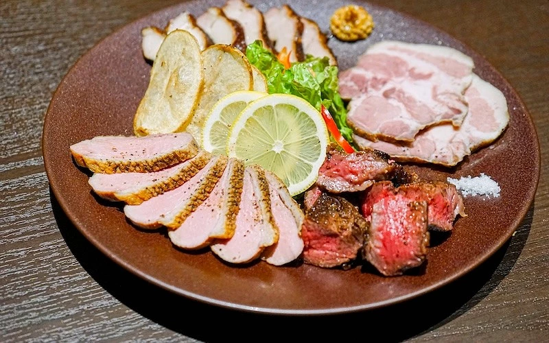 豐盛的肉盤組合