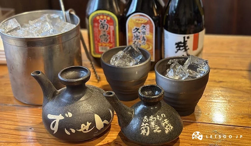 沖繩風格的造型酒杯與酒壺