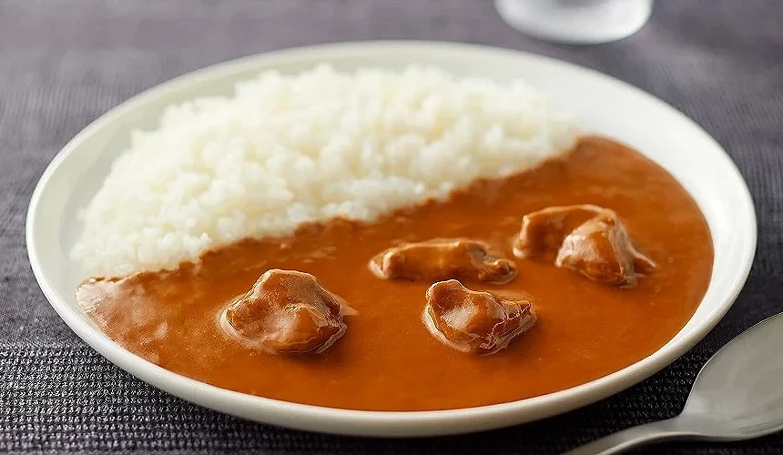 奶油口味雞肉咖哩與白飯