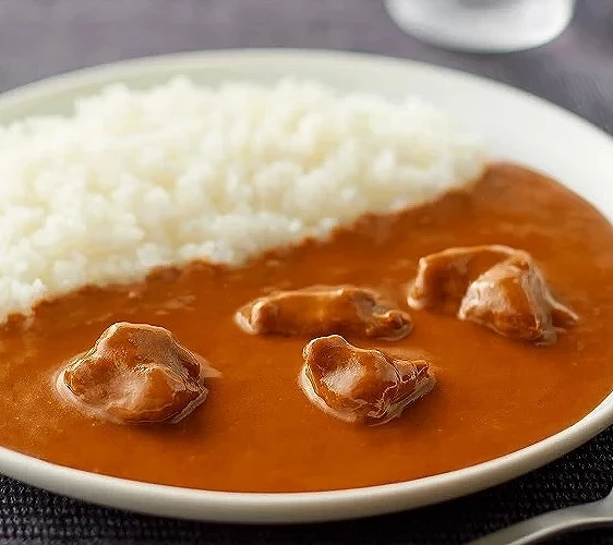 奶油口味雞肉咖哩與白飯