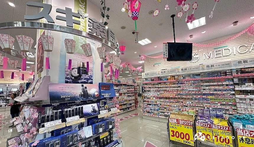 熱賣商品花車陳列在入口處