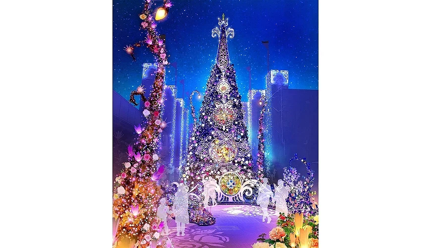 巨大的聖誕樹以紫色與金色光芒閃耀,樹身裝飾精緻花紋與時鐘圖案,兩側綻放花形燈飾