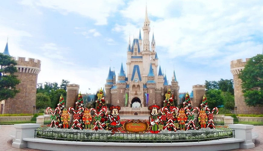 DISNEY CHRISTMAS 2025 迪士尼乐园内圣诞装饰