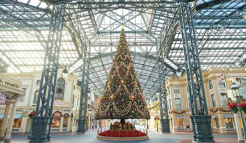 DISNEY CHRISTMAS 2025迪士尼乐园内巨型圣诞树