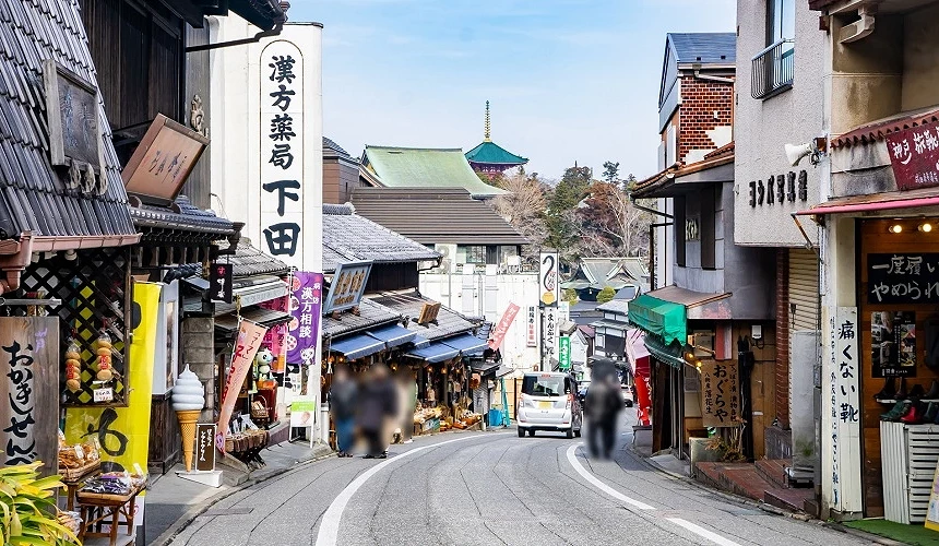 通往成田山新勝寺的表參道商店街