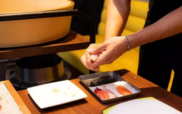 鳥居崎倶樂部「鮨 一海」握壽司體驗：從片魚到親手捏製，感受職人精神 的縮圖