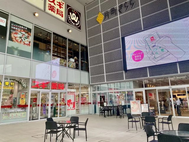 金澤買藥妝推薦「SUGI藥局片町KIRARA店」：營業到晚上10點，有優惠券