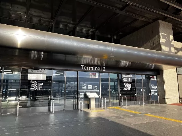 成田机场第二航厦攻略:报到柜台、免税店、贵宾室营业时间与位置