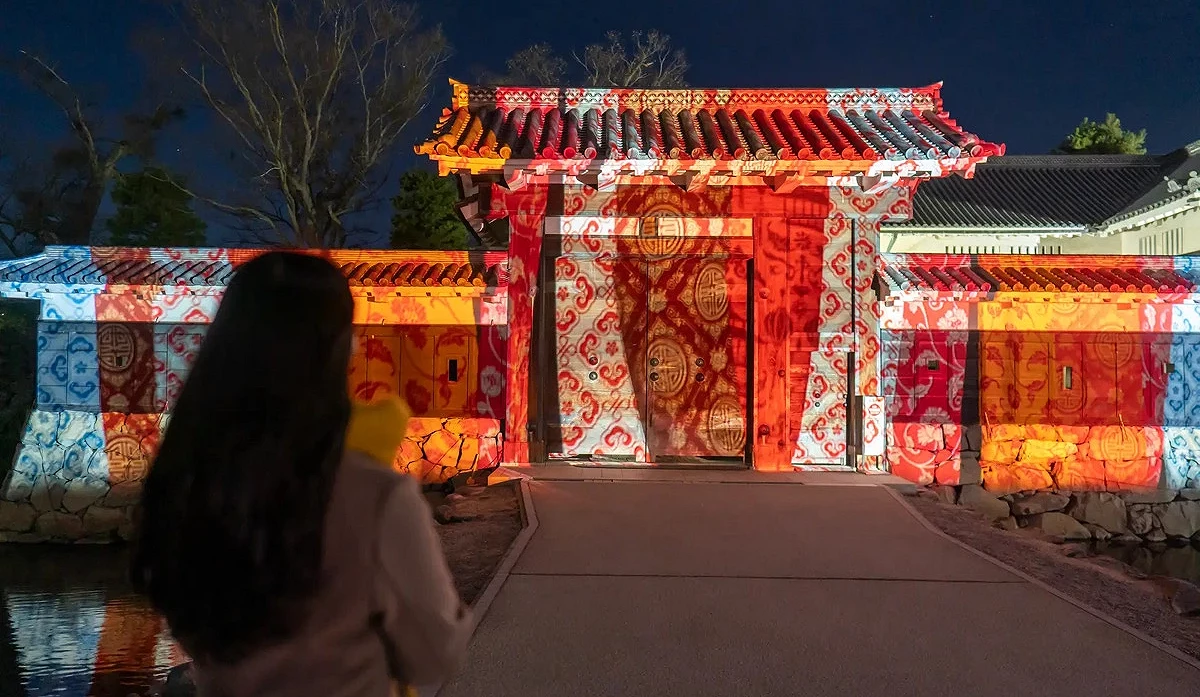 城門入口打上了投影動畫