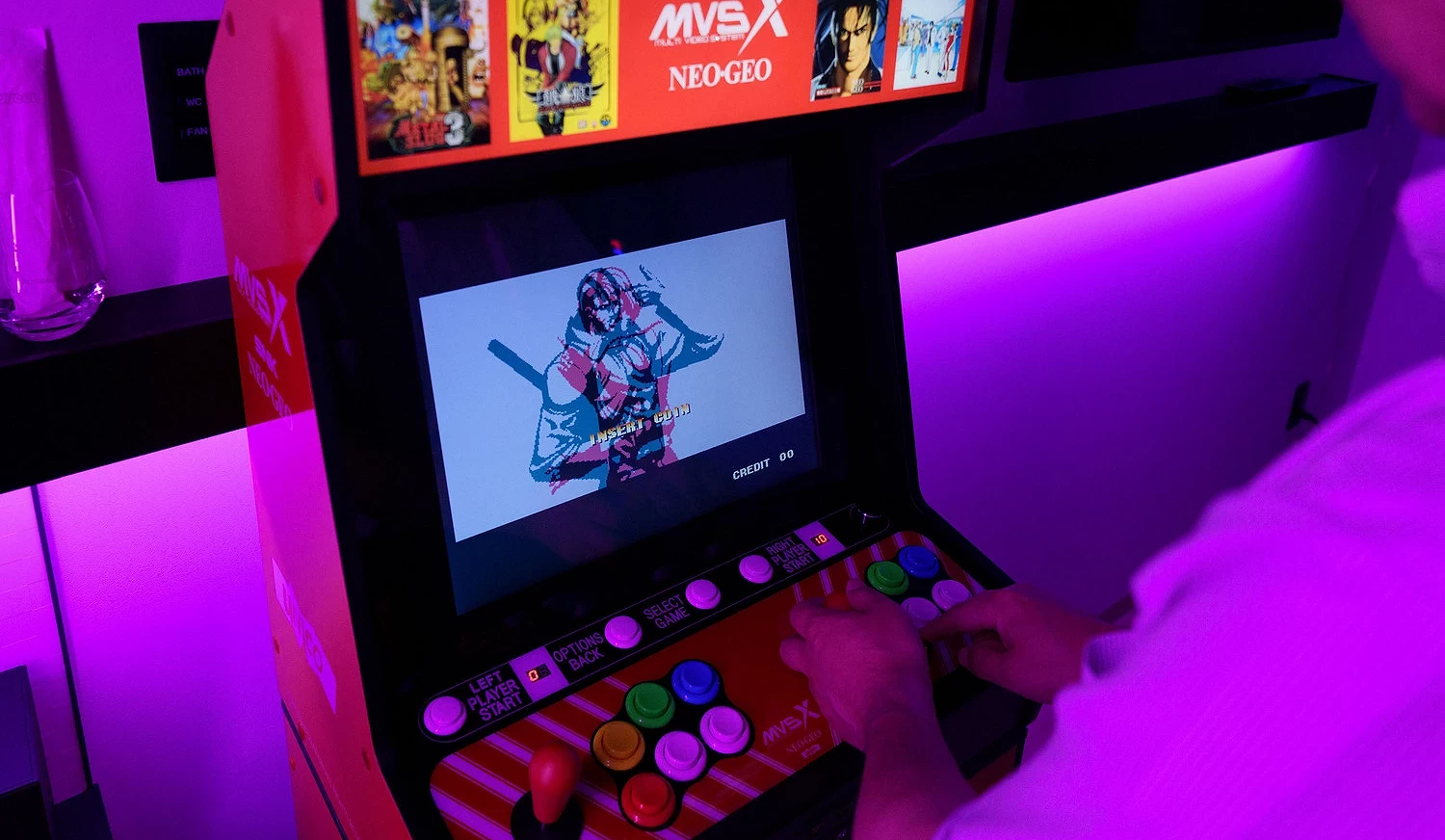 YOTEL Tokyo Ginza 遊戲主題房的投幣式遊戲機