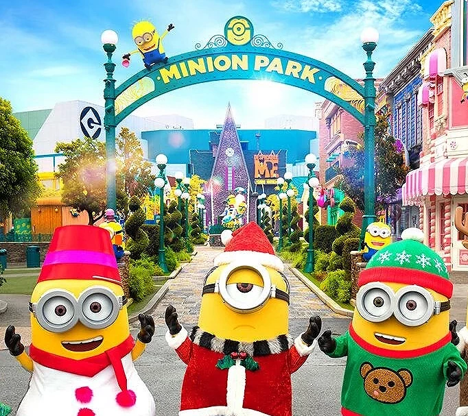 穿著聖誕服飾的小小兵