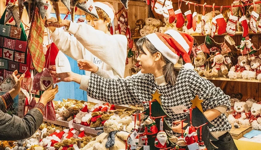 贩售圣诞杂货的摊贩