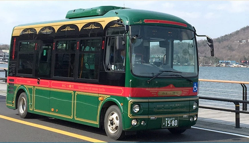 富士湖號巴士復古綠色車身