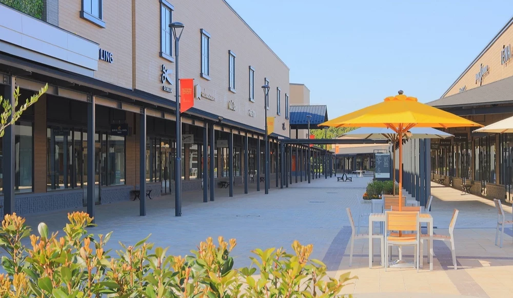 御殿場 PREMIUM OUTLETS的逛街接到寬敞