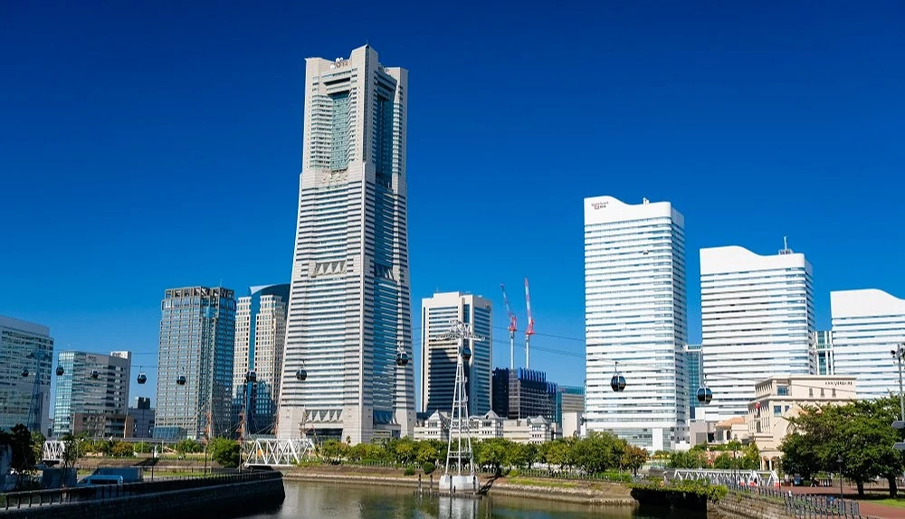 橫濱地標塔與周邊建築群