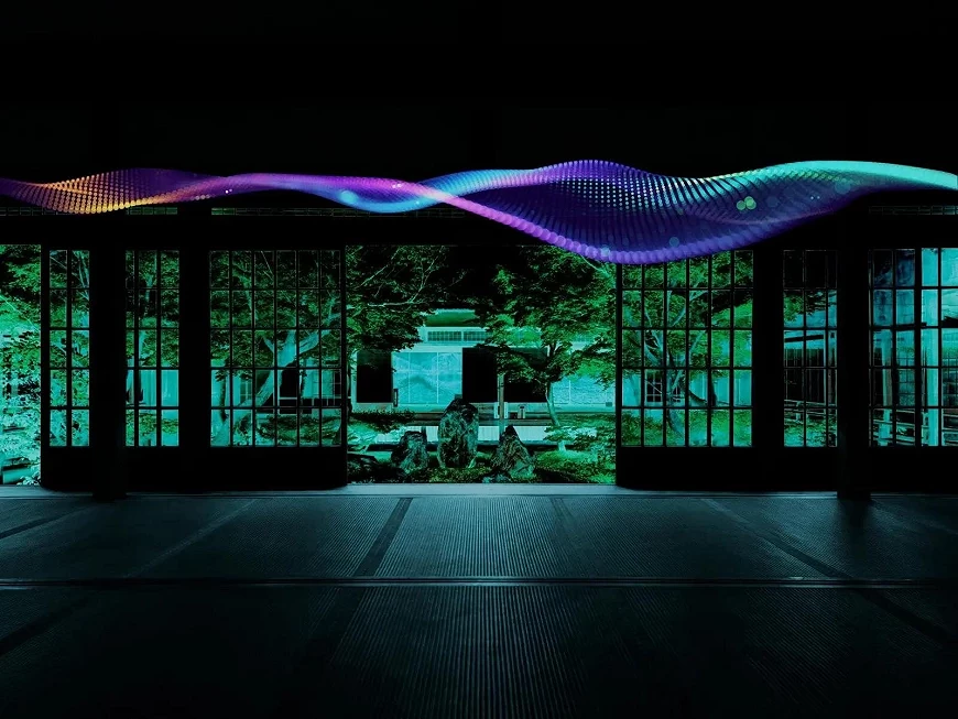 夜晚由寺廟往外看的景色與光影演出