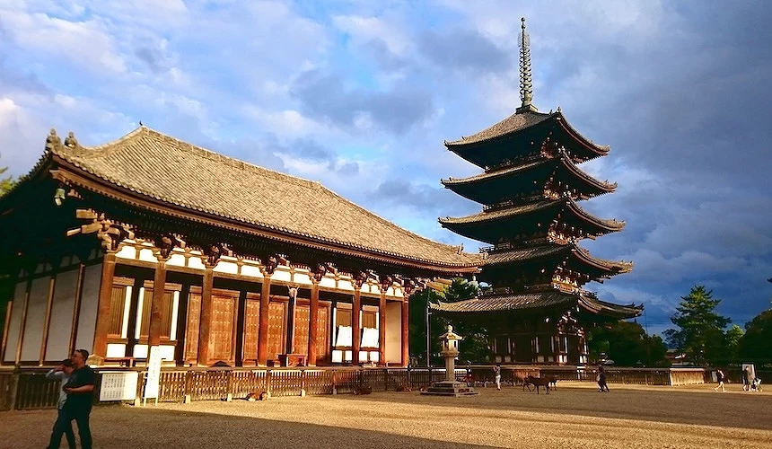 興福寺本院與五重塔一同合影