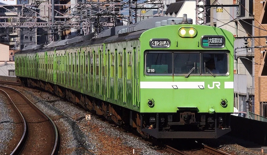 綠色車廂的JR 電車大和線列車