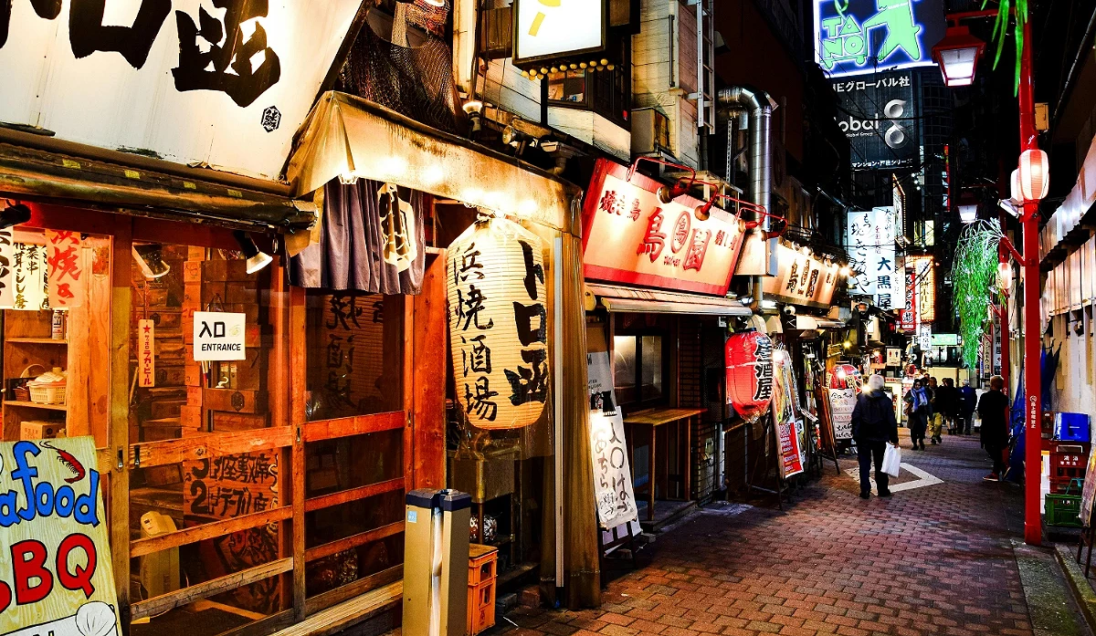 許多居酒屋並排