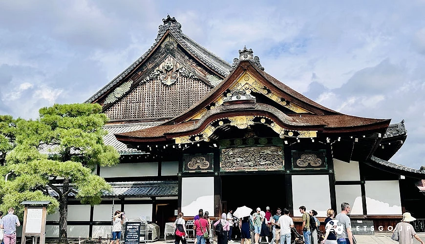 外觀正氣凜然相當雄偉的「二之丸御殿」,內部保存完整,值得慢慢參訪<br>攝影:Angie