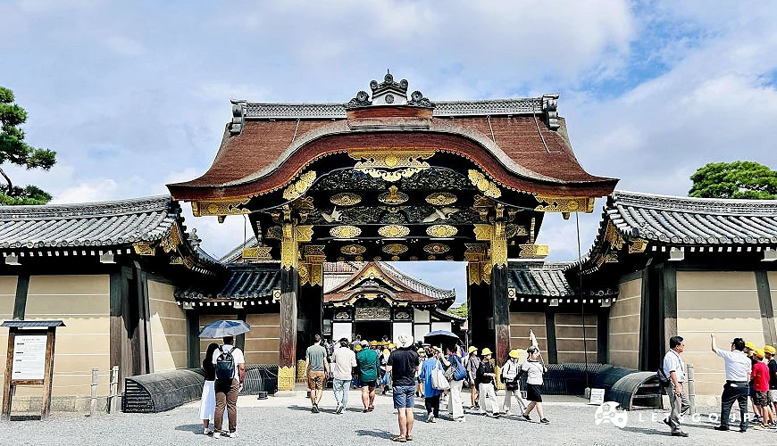 二條城的「唐門」是參訪旅客必拍照的著名景點<br>攝影:Angie