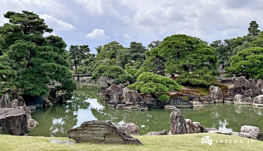 「二之丸庭園」是池泉迴遊式庭園,購買入城券就能暢遊<br>攝影:Angie