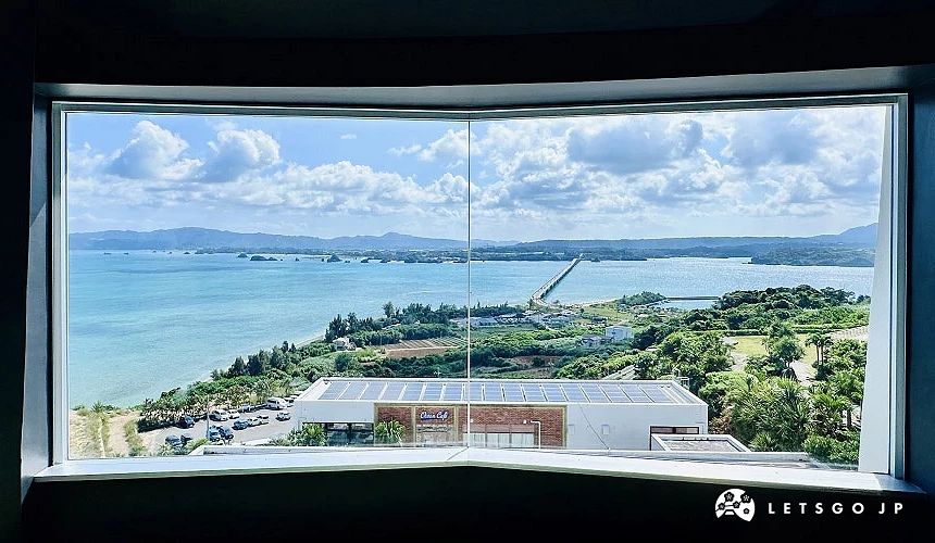 有如被裱框的海景與古宇利大橋