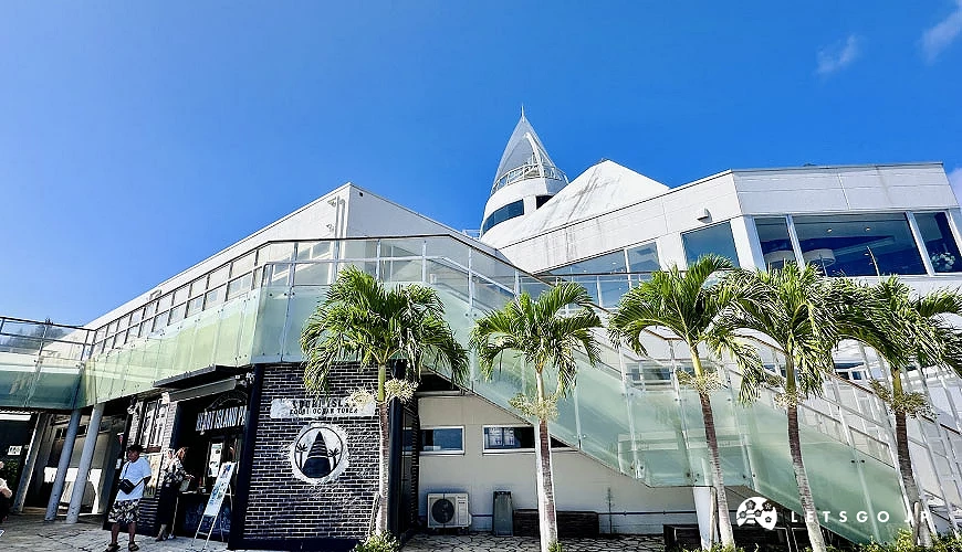 古宇利海洋塔園區內以白色建築打