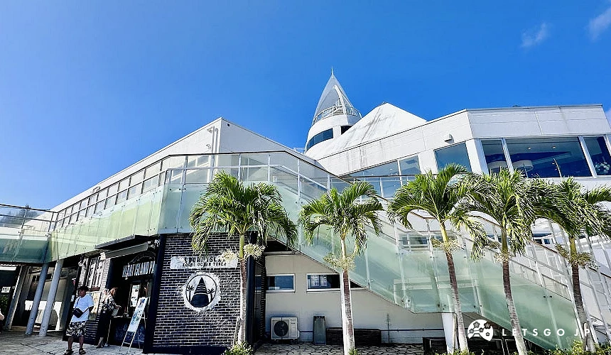 古宇利海洋塔園區內以白色建築打