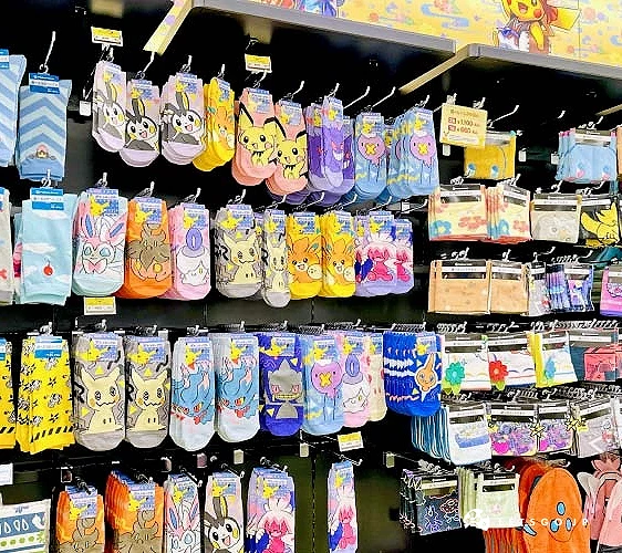 寶可夢襪子、小方巾、毛巾等也是推薦商品<br>攝影:Angie