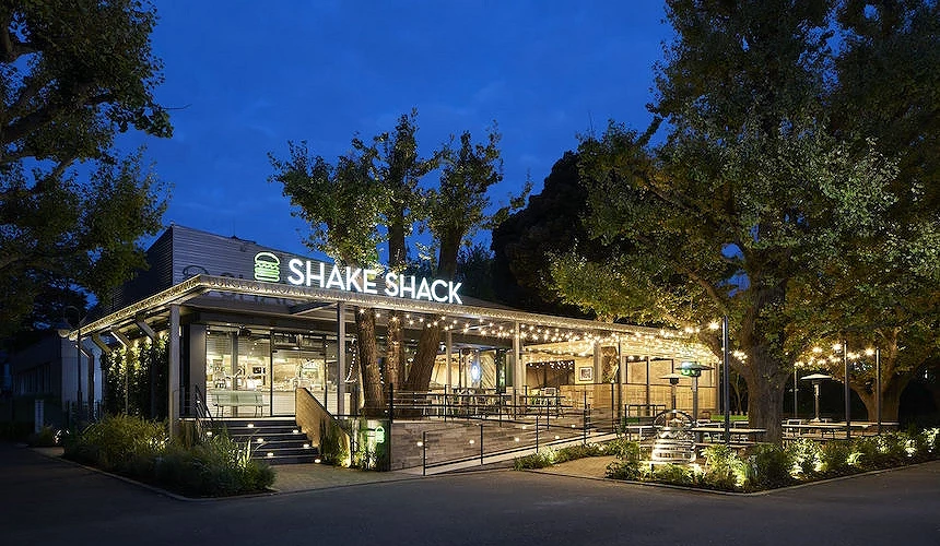 SHAKE SHACK外苑一町并木店外观