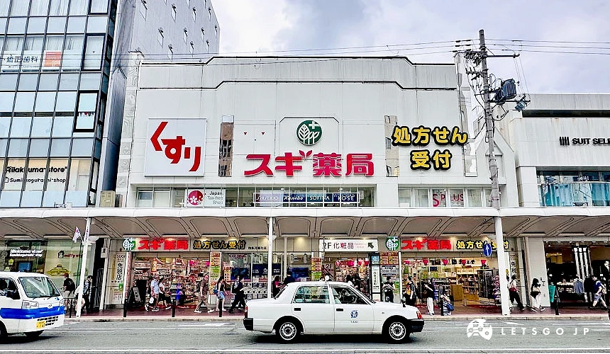 「SUGI藥局四条河原町店」位於熱鬧的四条河原町商圈的主要幹道上<br>攝影:Angie