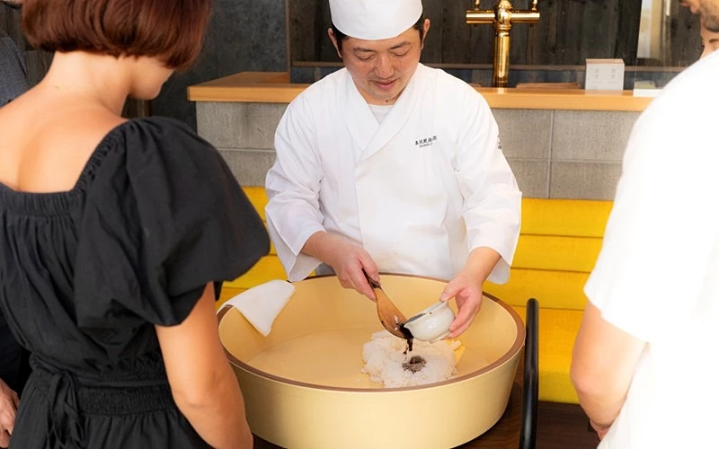 壽司師傅製作醋飯