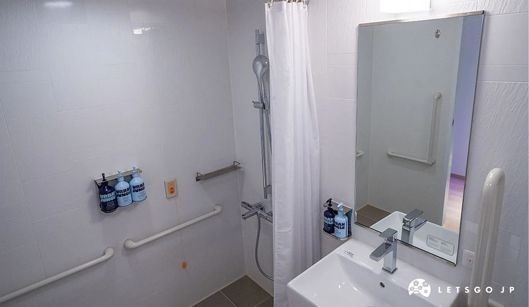 浴室貼心設置把手