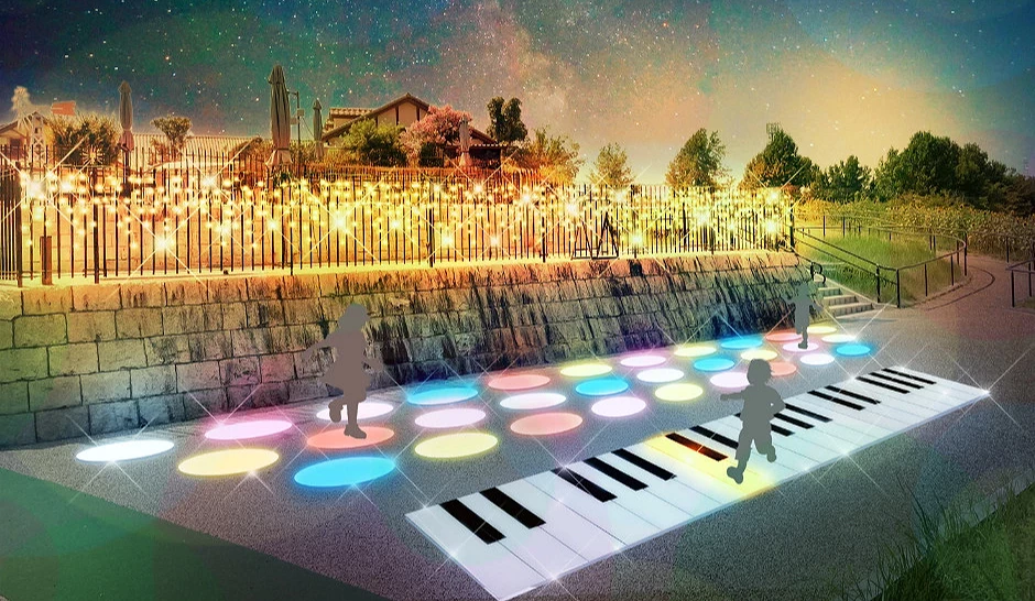 夜间的互动灯光区,地面设有可发光发声的钢琴键与彩色圆点,小朋友开心奔跑其中