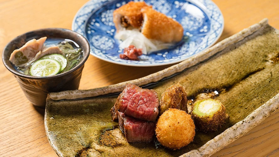 牛排、味噌湯、炸物