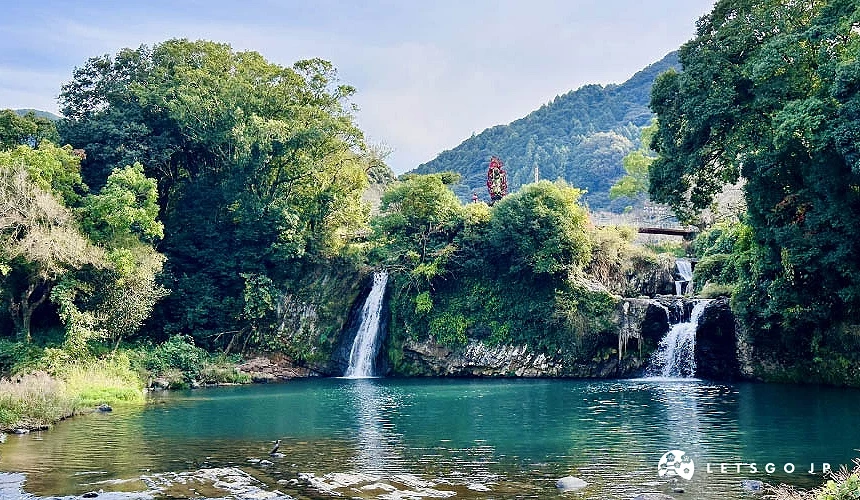 「轟之瀑布」碧綠的水潭與兩道瀑布攝影:Angie