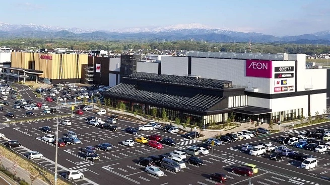 永旺夢樂城新小松外觀