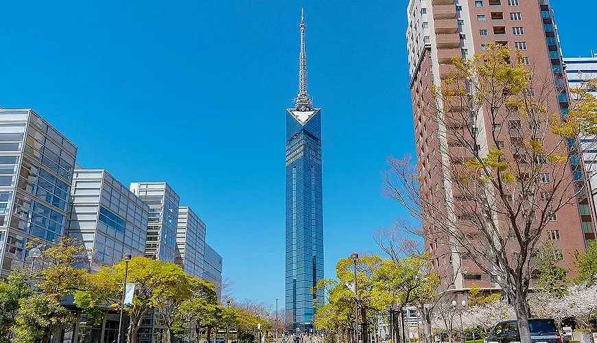 ฟุกุโอกะทาวเวอร์ แลนด์มาร์กสำคัญแห่งจังหวัดฟุกุโอกะ