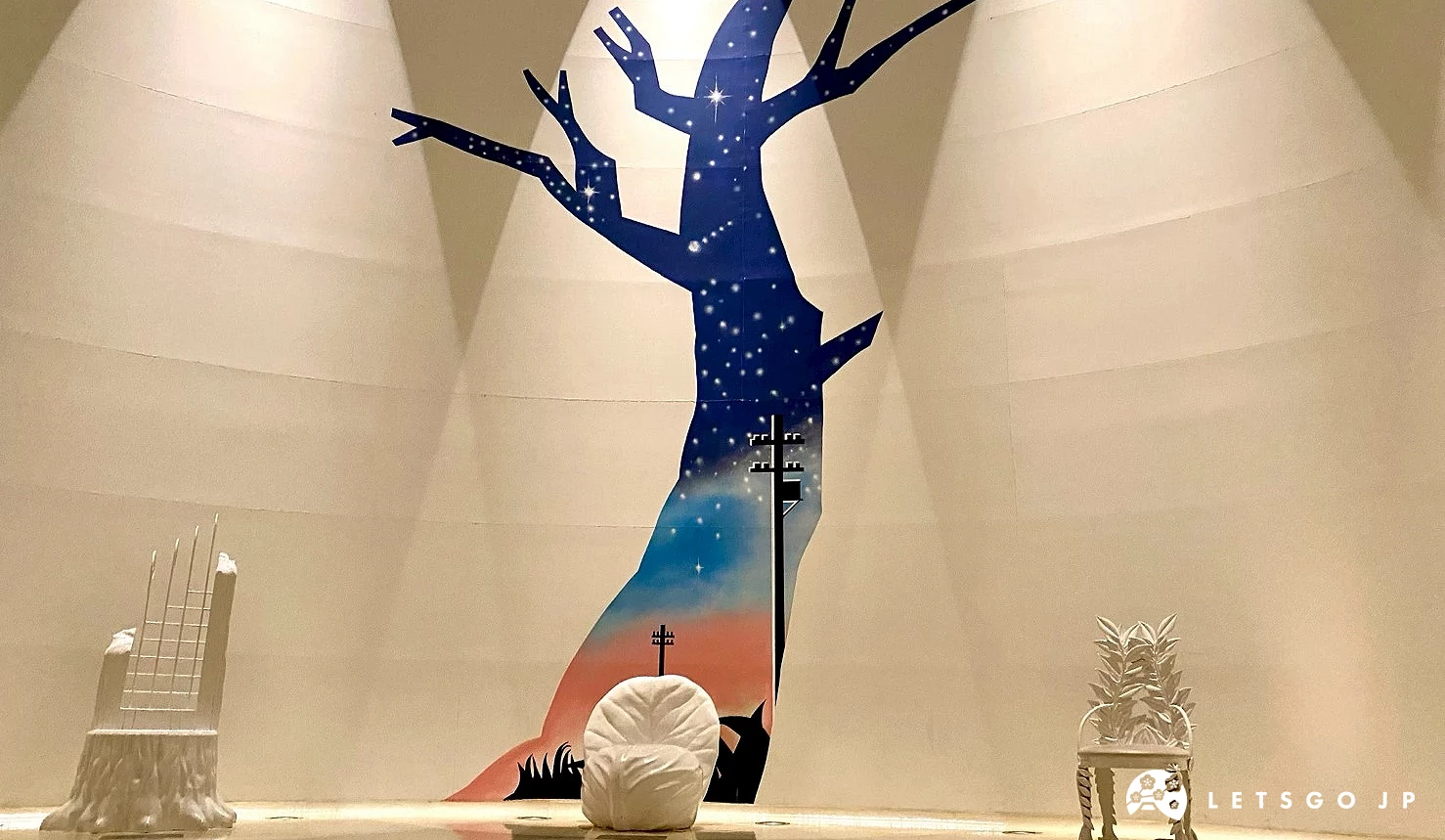 銀河樹幹與椅子